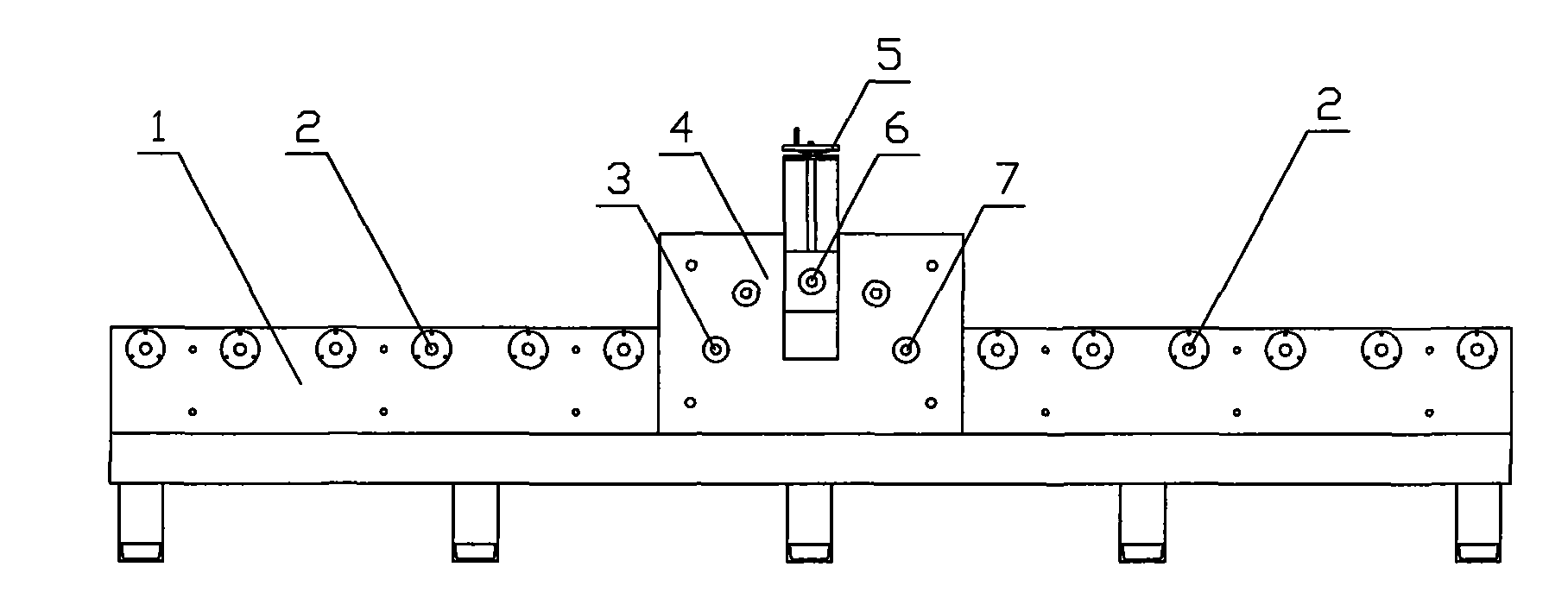 Welding device for gantry-shaped steel of forklift