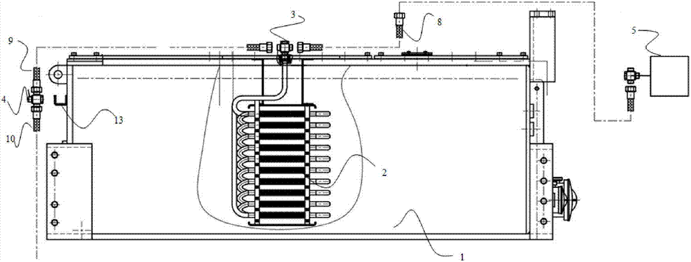 Built-in water-cooling and dust-removing device for fuel tank of road-header