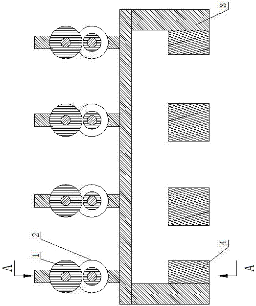 Extruding roller level difference control device and method