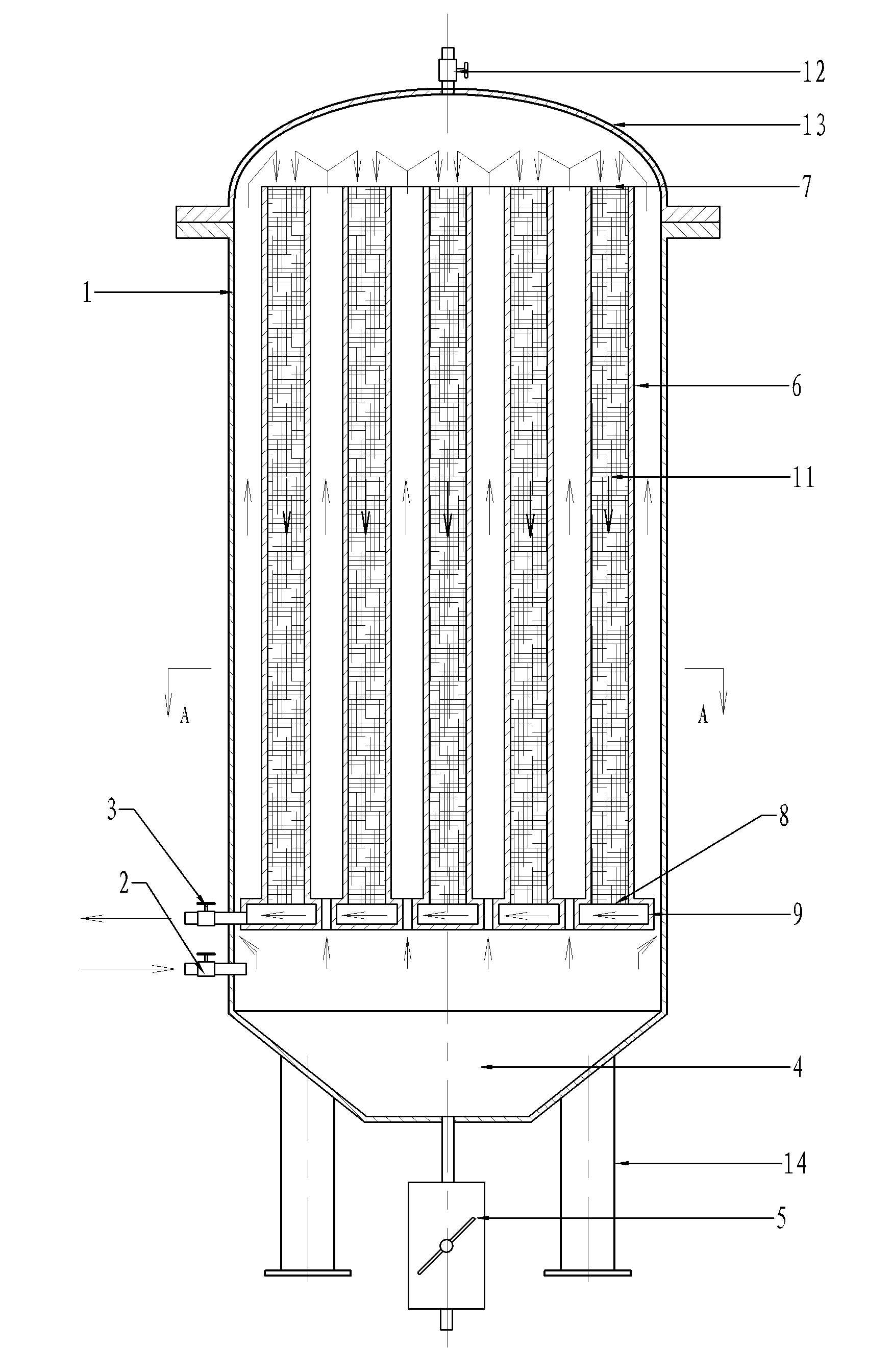 Filter for filtering synthetic produced liquid in production process of dimethylformamide and filtering method thereof