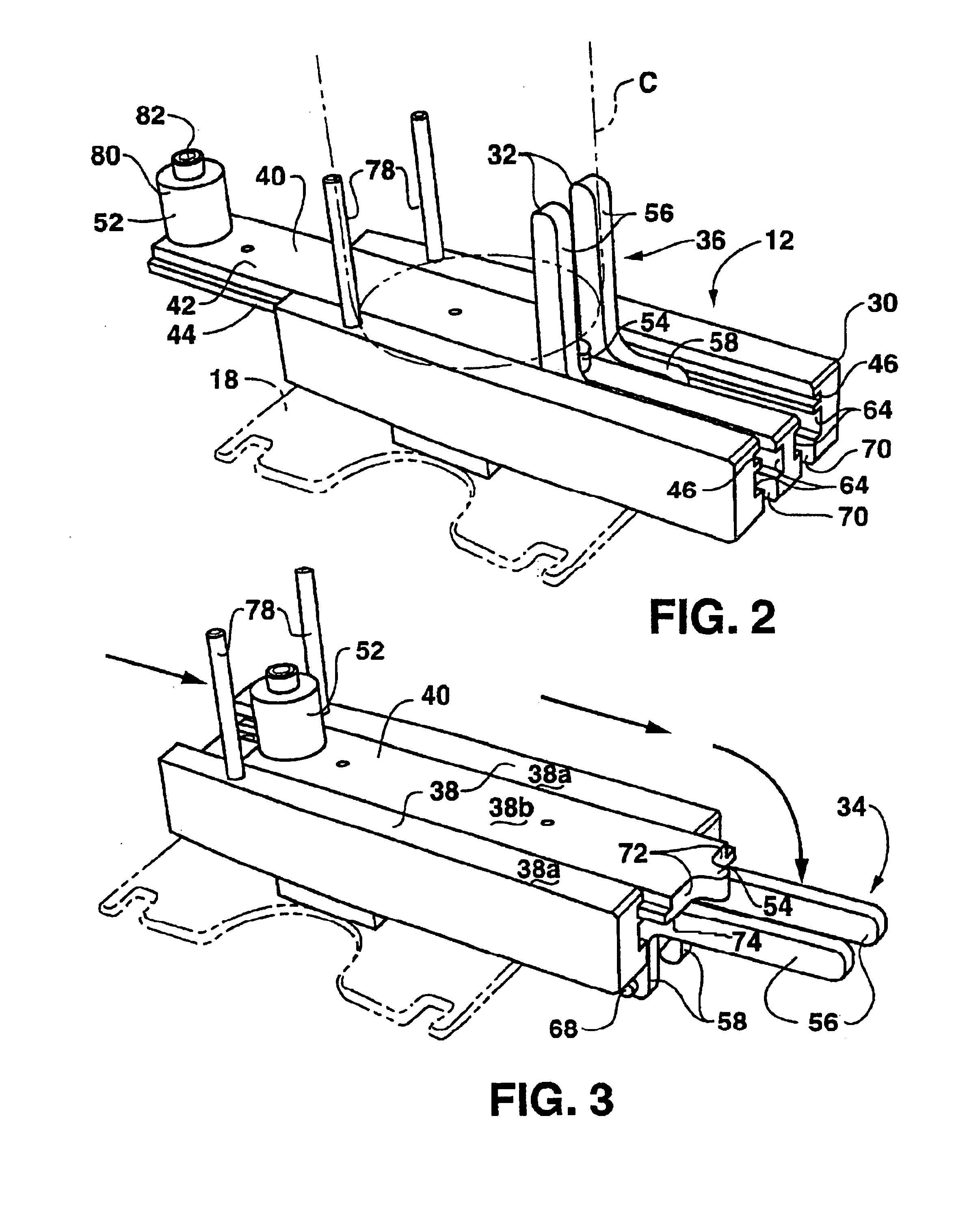 Conveyor with movable gripper and related conveyor link