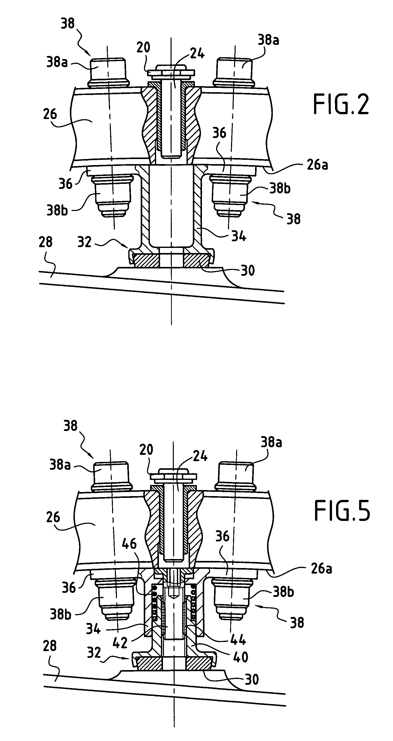 Device for adjusting the centering of a ring for synchronizing the control of pivoting vanes in a turbomachine