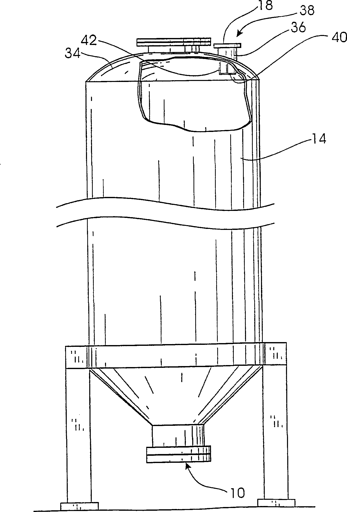 Coke drun with overhead deflector plate and method using this