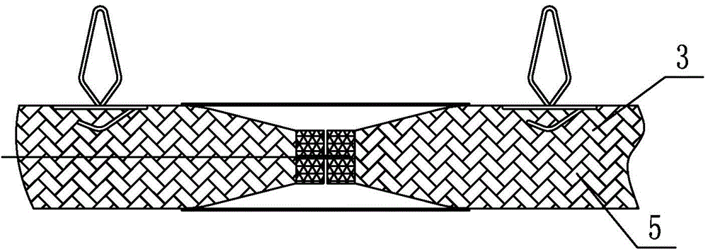 End-to-end connected lining cushion and production method thereof