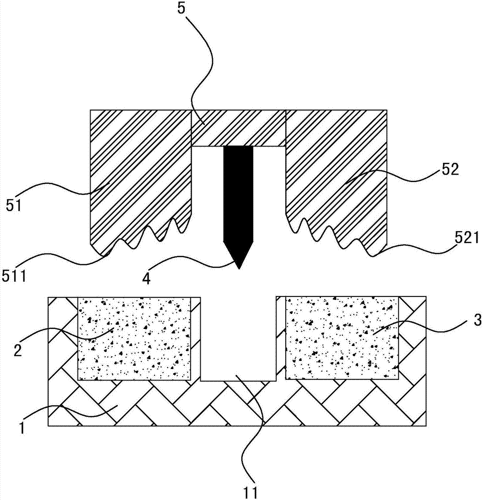 Flexible material cutting device