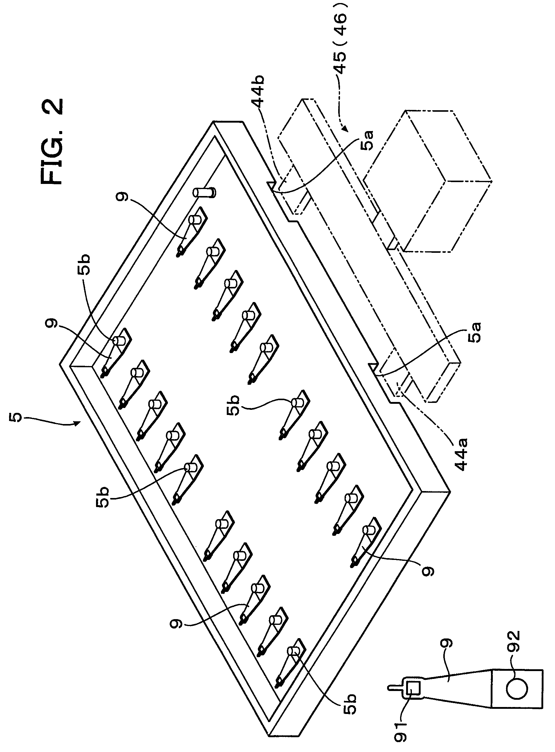 Handling mechanism of trays with which electronic parts are fed and inspection device of the electronic parts using the mechanism