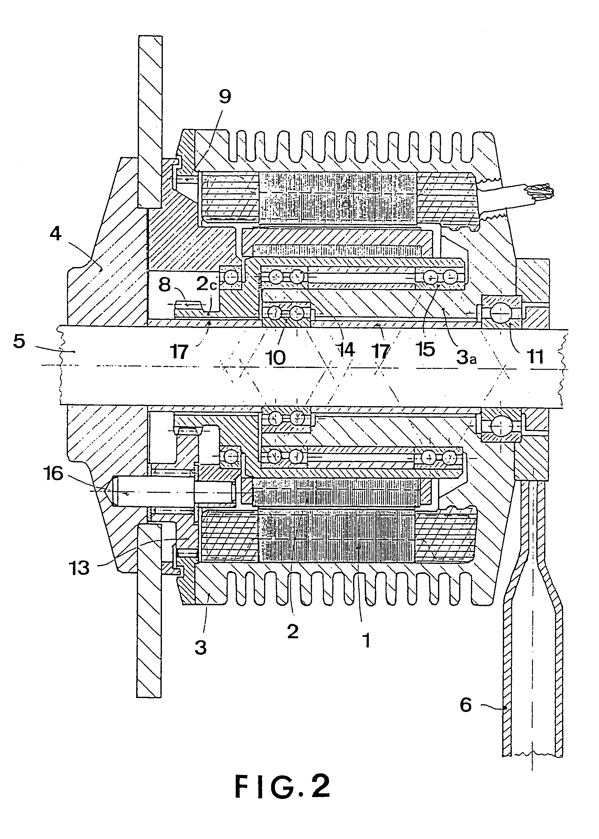 Electric motor with the rotor connected to the member that is to be rotated