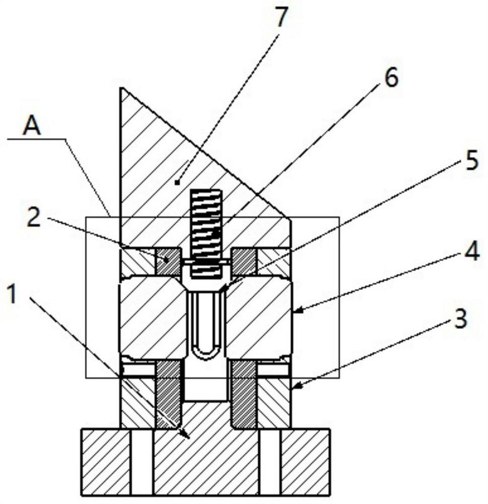 A self-centering multi-axis linkage internal expansion clamping mechanism and clamping method