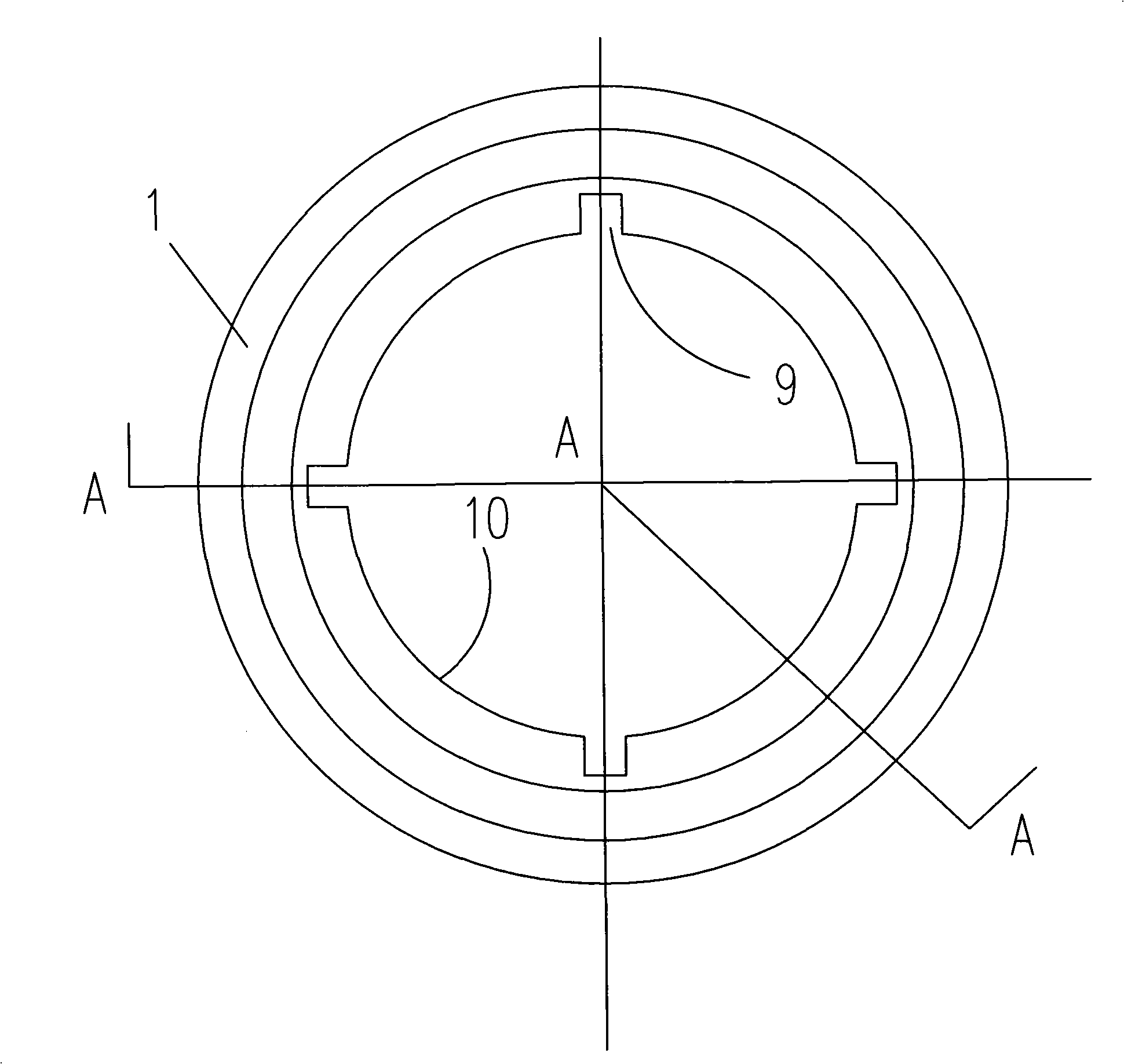 Outside centering and clamping mechanism for disc parts