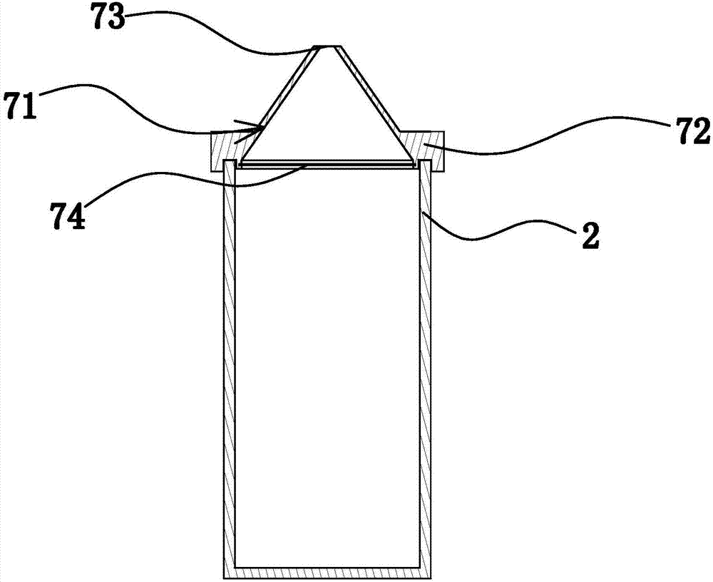 Locating structure applied to domestic juice extractor