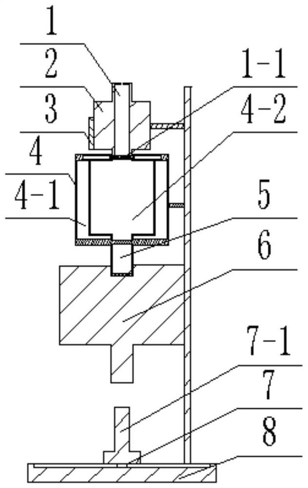 An electrode automatic spraying device