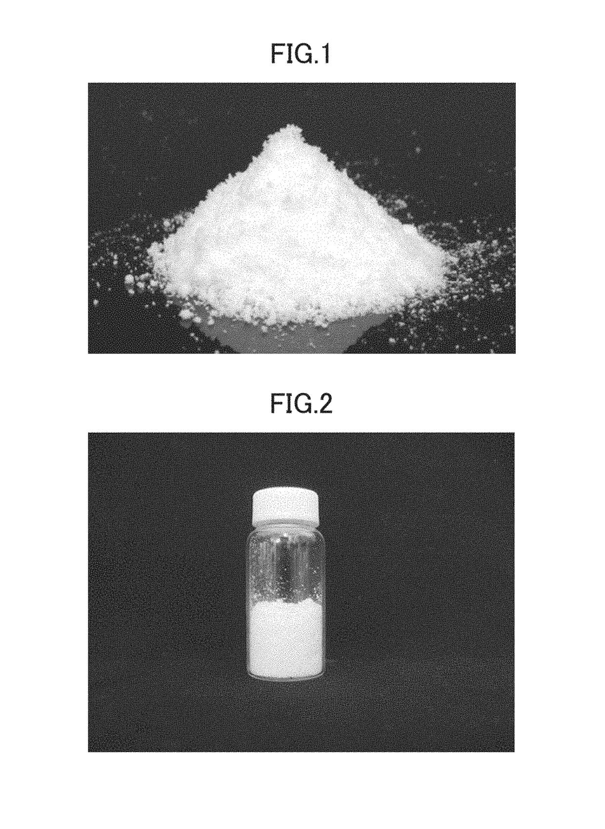 Powdered fat/oil composition, food including powdered fat/oil composition, and methods for producing same