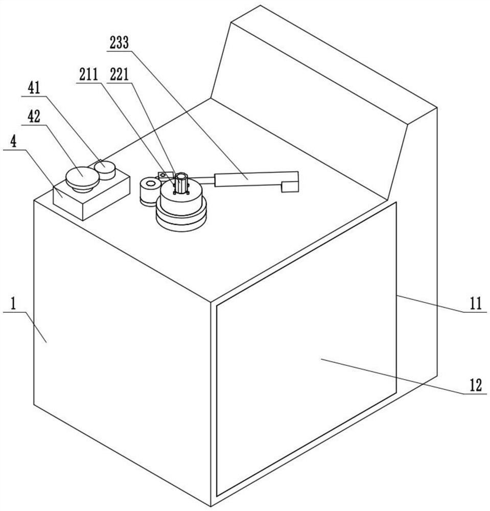 Device for automatically assembling flange plate and shaft sleeve