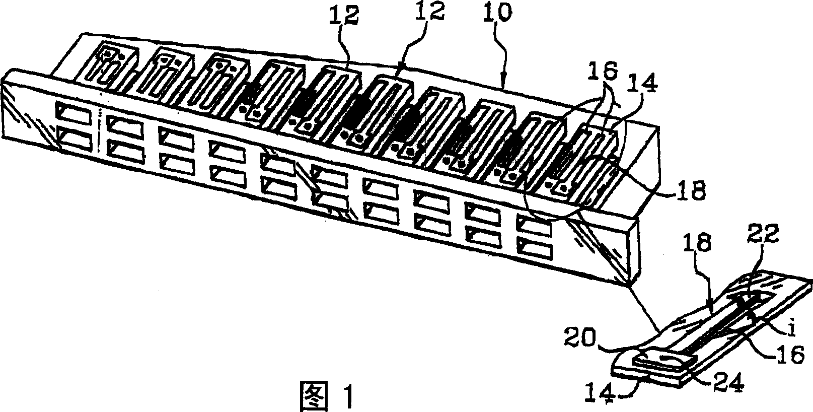 Antithetic and unique spring assembly, in particular used for concertina category musical instruments