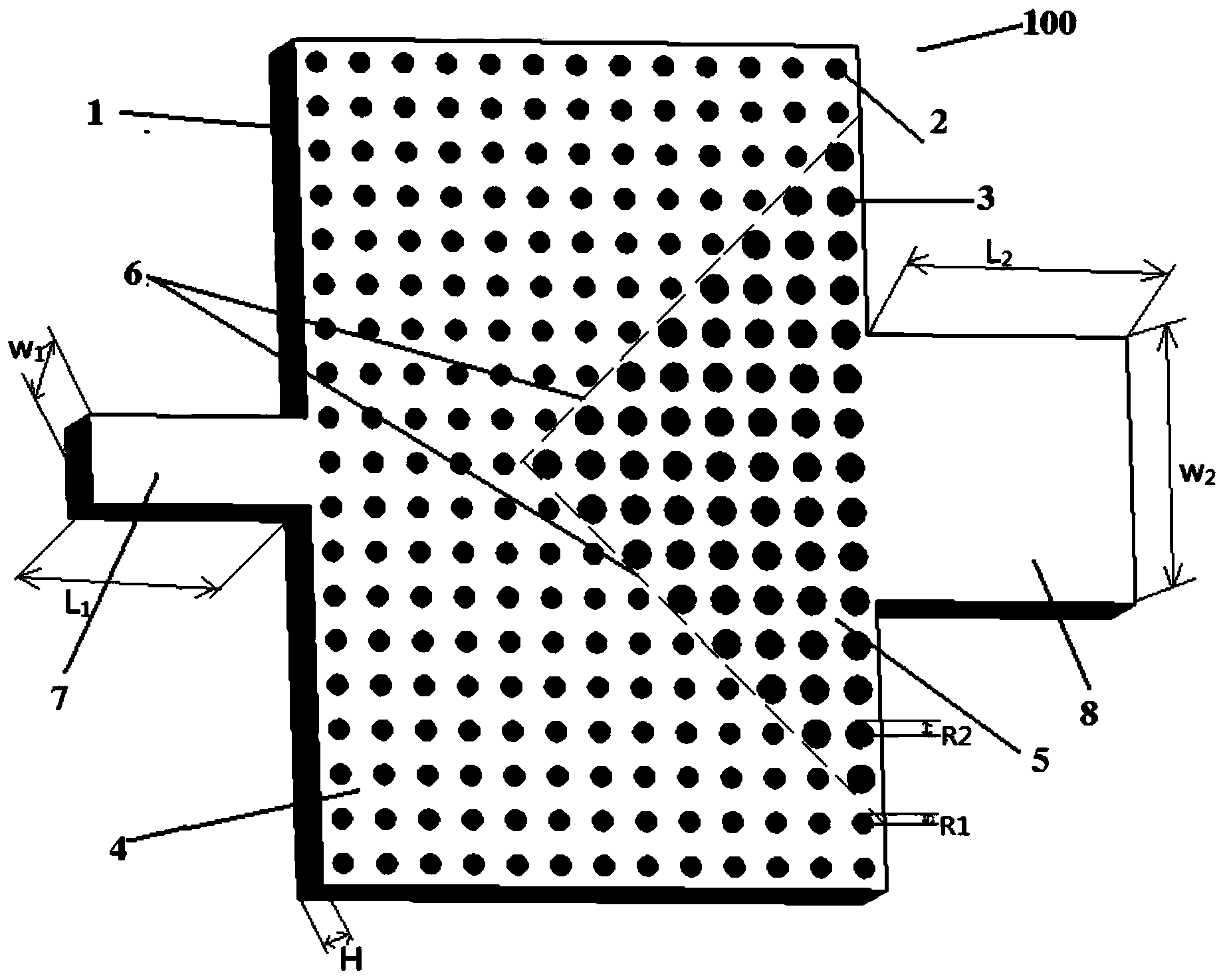 Terahertz isolator based on photonic crystal heterojunction