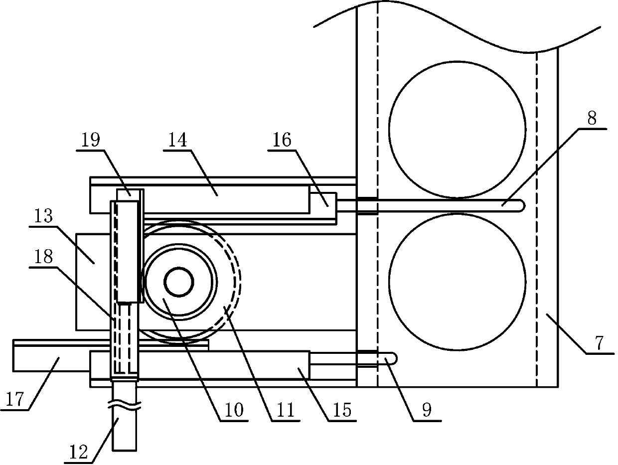 Pipe fitting translation and turning conveying mechanism