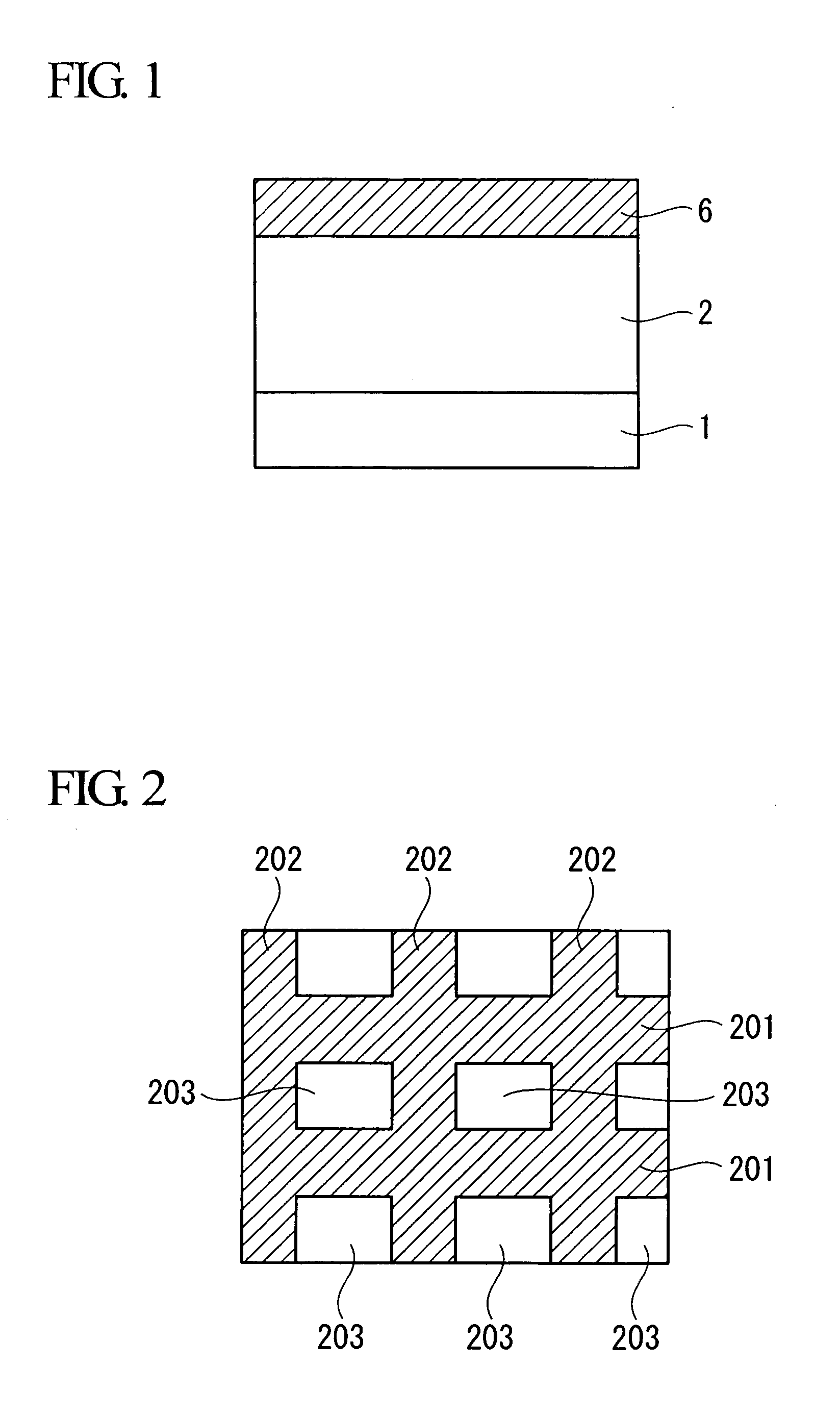 Pattern forming method performing multiple exposure so that total amount of exposure exceeds threshold