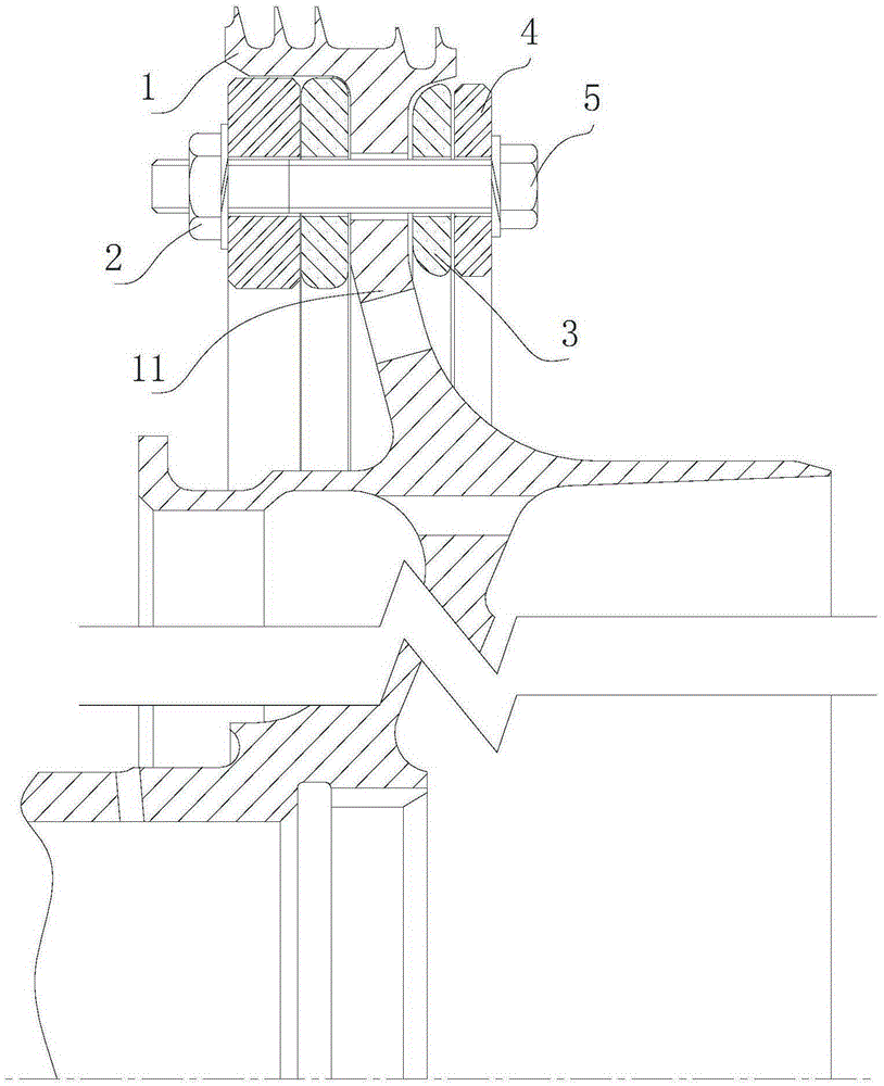 Vibration absorbing structure for thin-wall support of auxiliary plate of shaft part and vibration absorbing method thereof