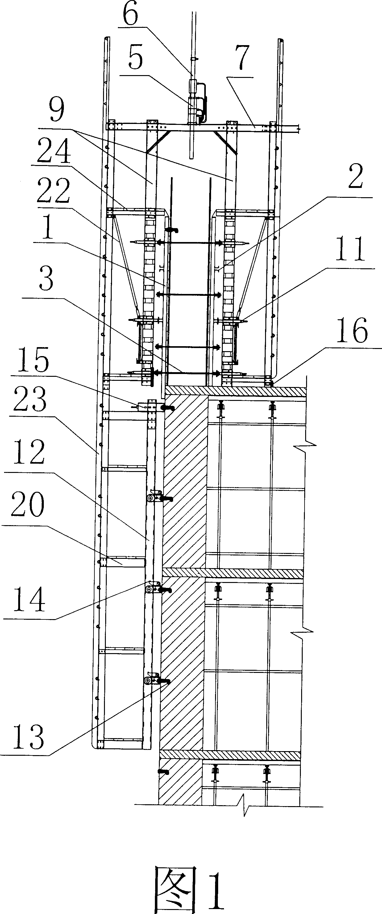 Liftable hydraulic climbing template and construction method thereof