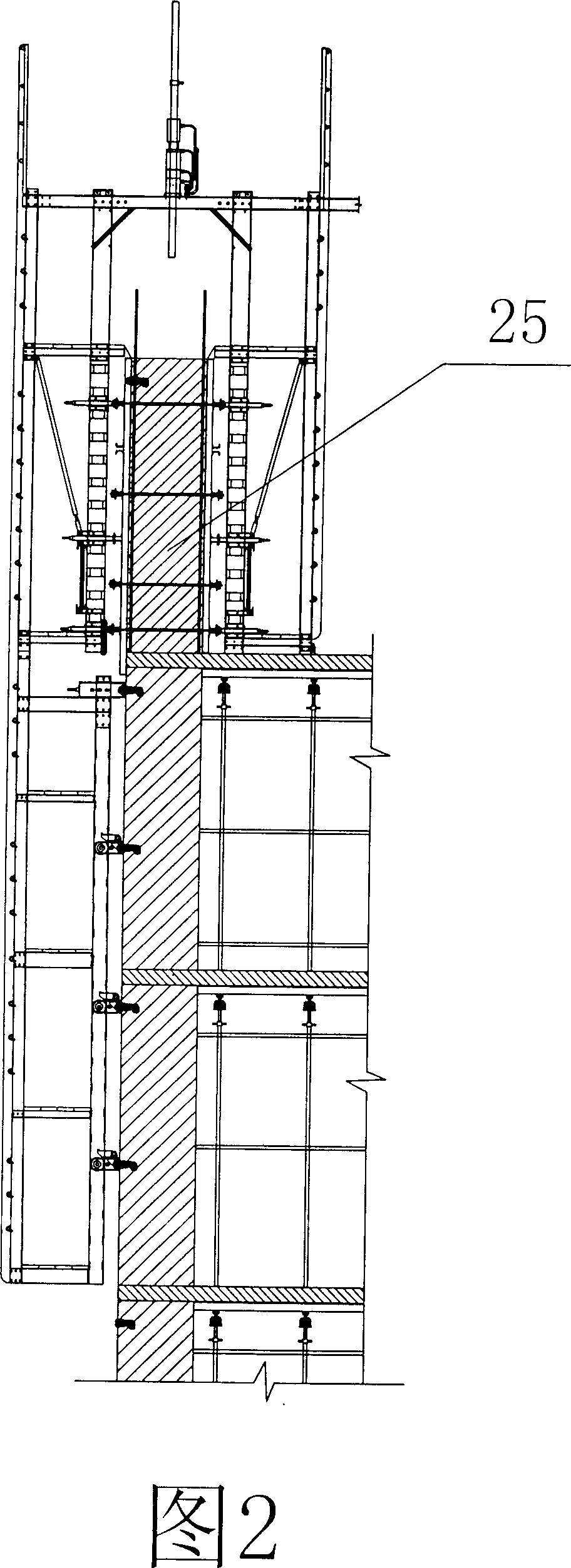 Liftable hydraulic climbing template and construction method thereof