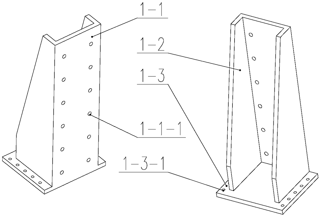 Rail vehicle coupler mounting device