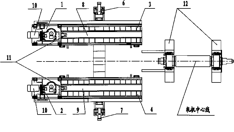 Working roll replacing device and working roll replacing method for heavy and medium plate mill