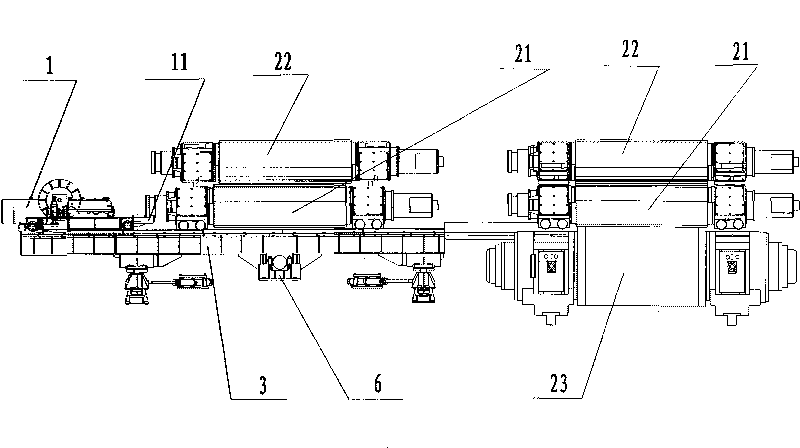 Working roll replacing device and working roll replacing method for heavy and medium plate mill