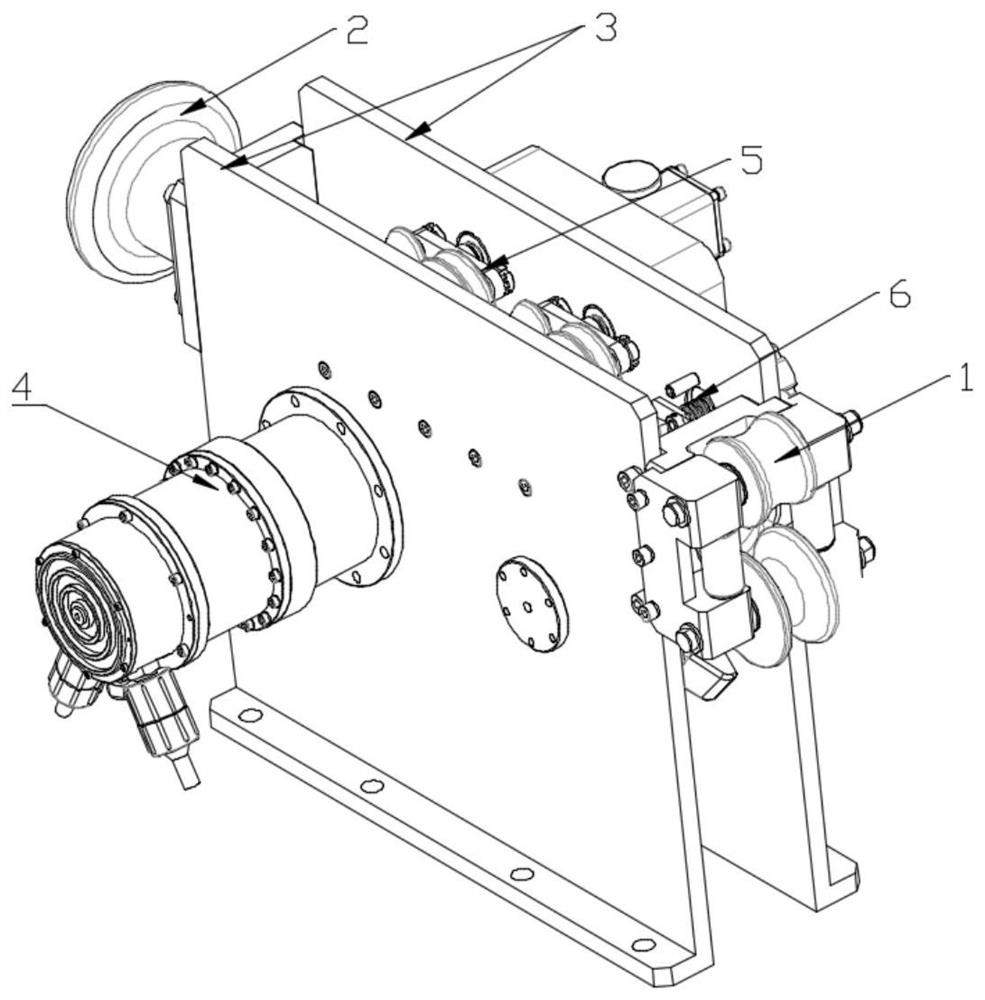 Traction device for underwater winch