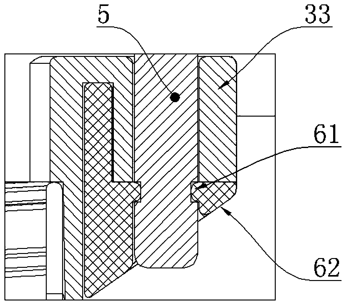 Half water passing type tea-suspending cup lid and tea cup