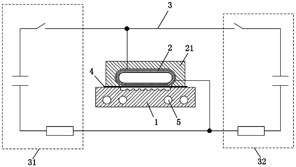 An electromagnetic forming device and method for providing continuous electromagnetic force