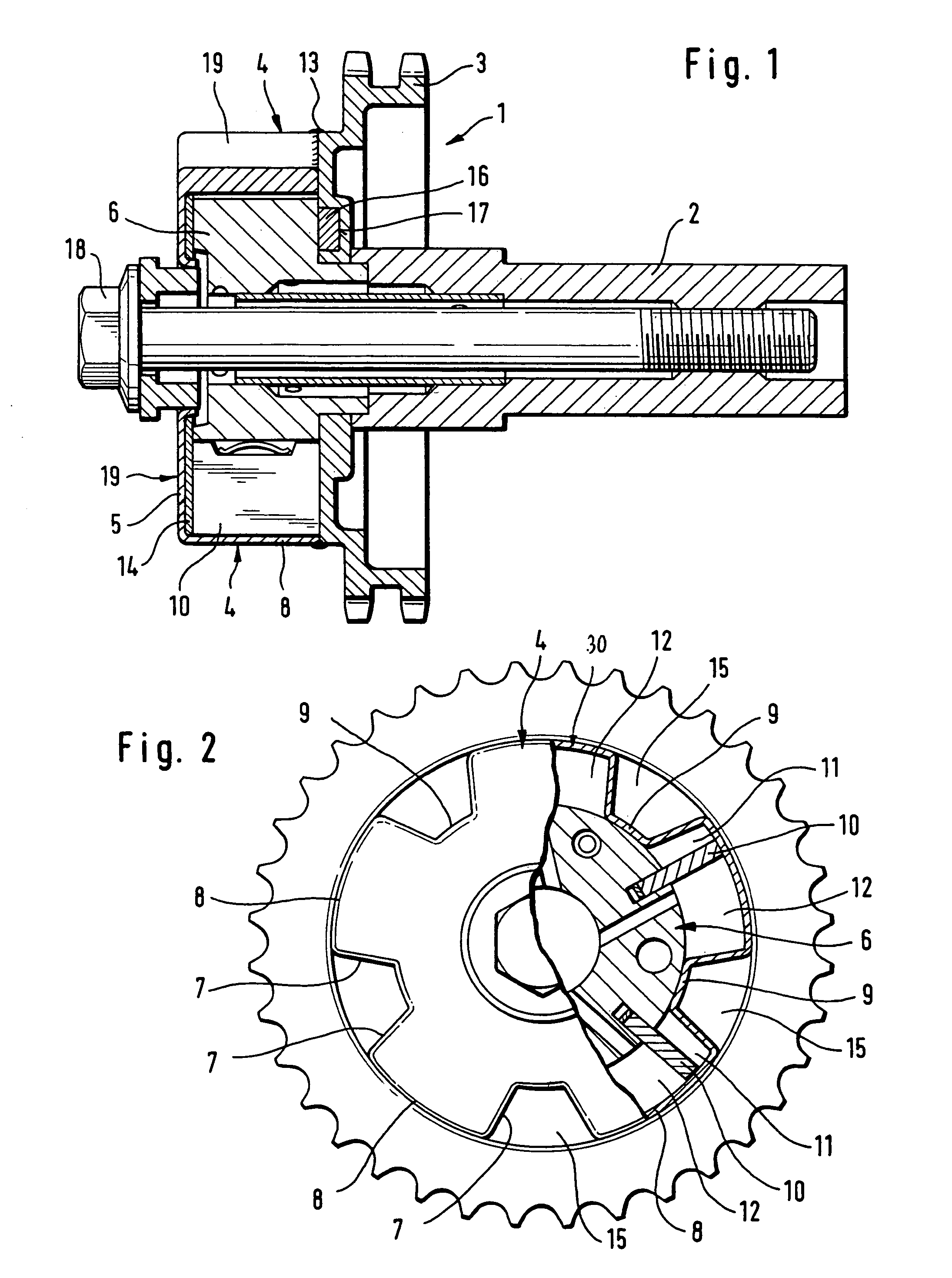 Internal combustion engine with hydraulic device for adjusting the rotation angle of a camshaft in relation to a crankshaft