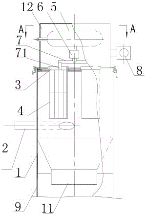 Automatic weighing type main material discharging device
