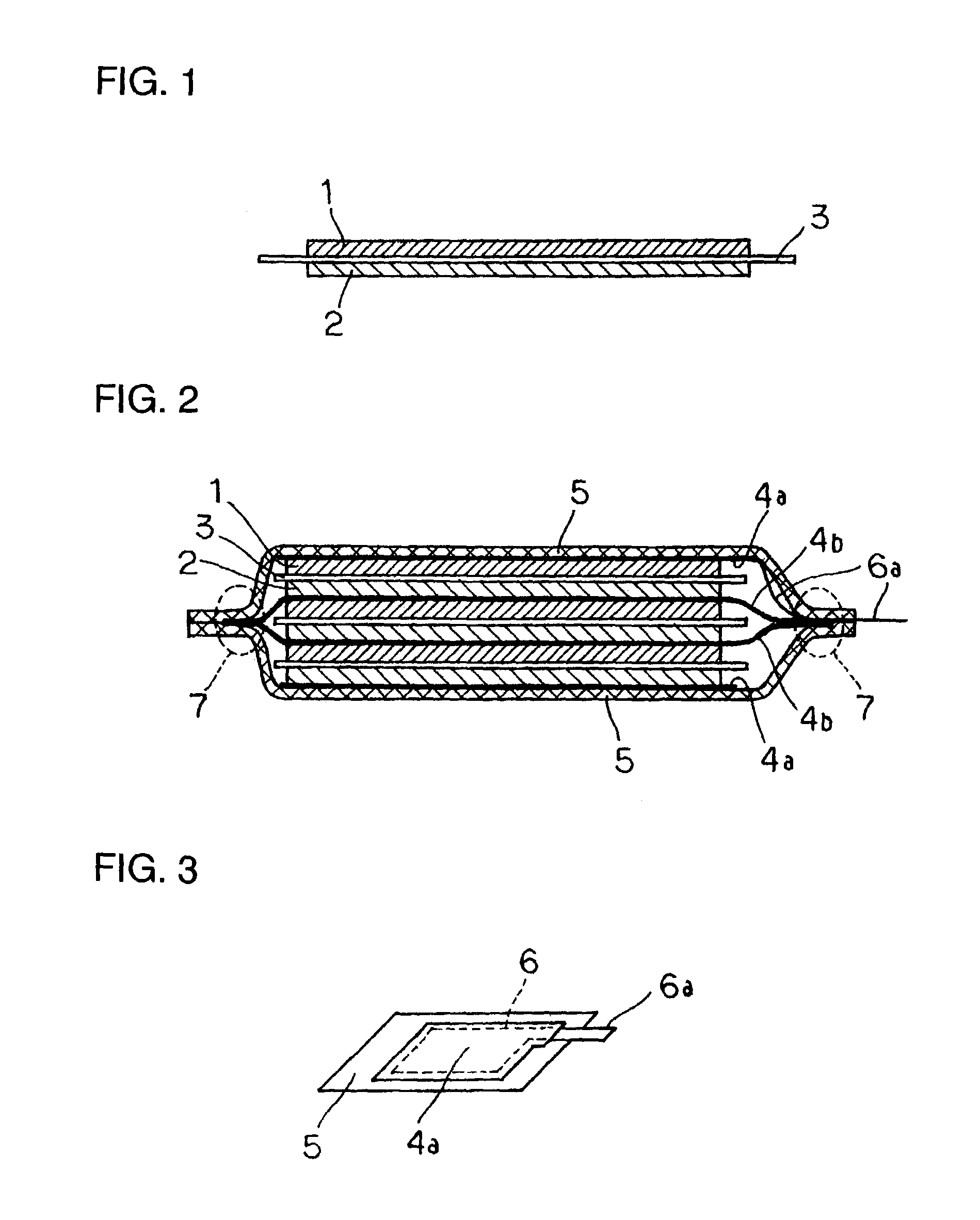 Battery having a sheet current collector fluid-tightly separating basic cells