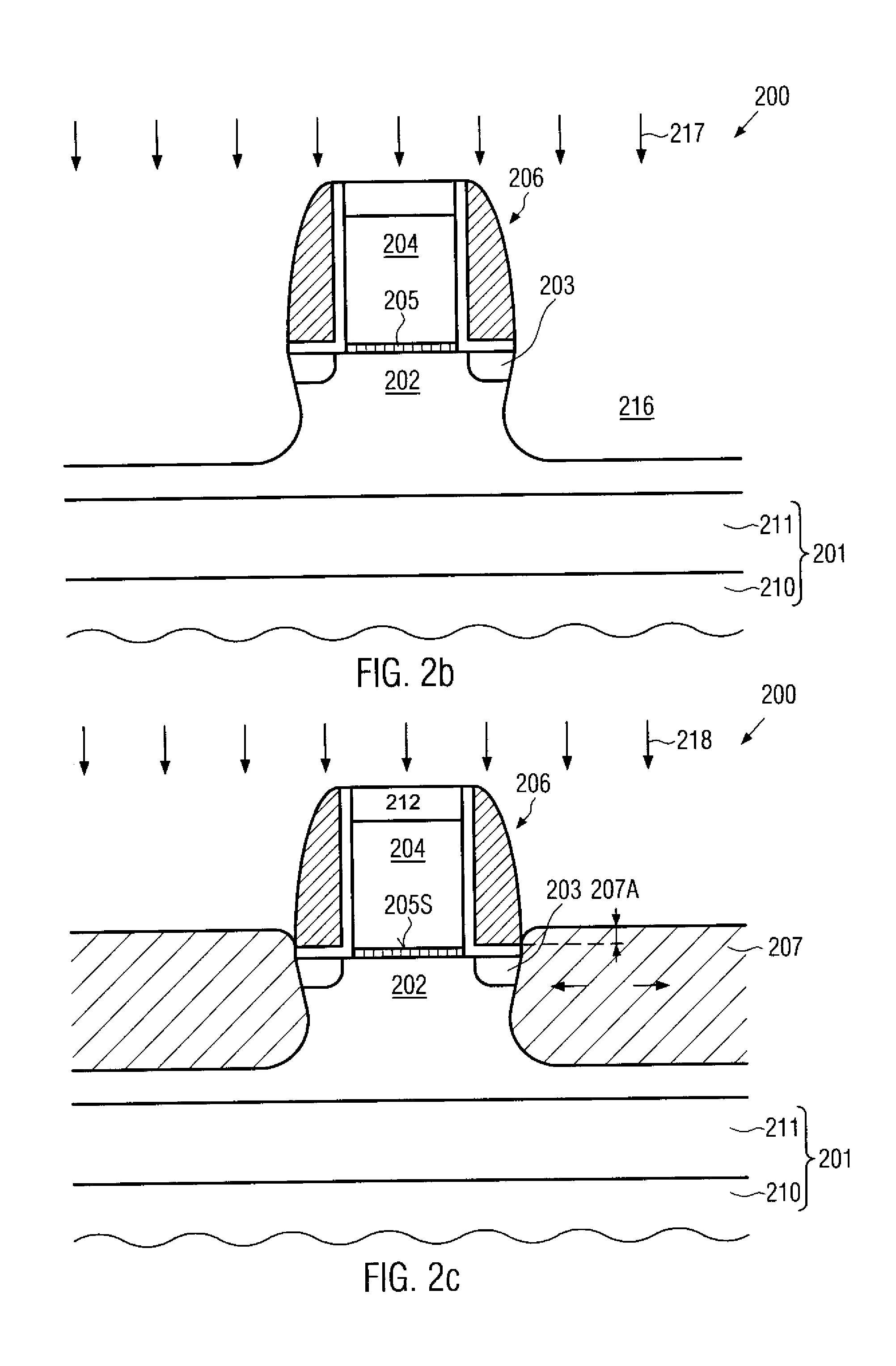 Soi transistor having an embedded strain layer and a reduced floating body effect and a method for forming the same