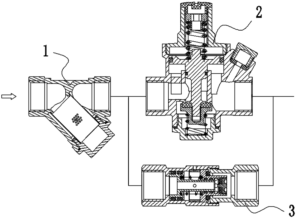 Self-operated control type low-pressure normally-open structure for pressure reduction