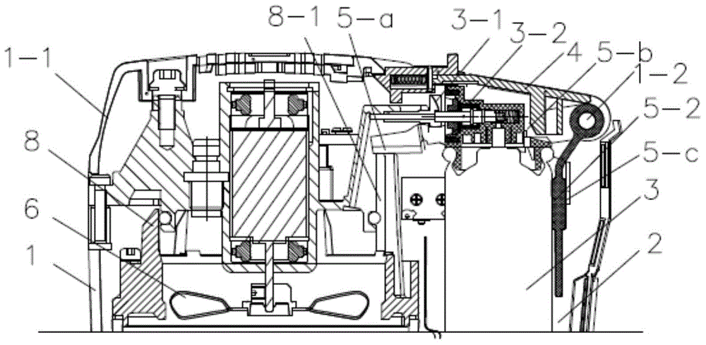 Fuel input actuating device and fuel gas power tool with same