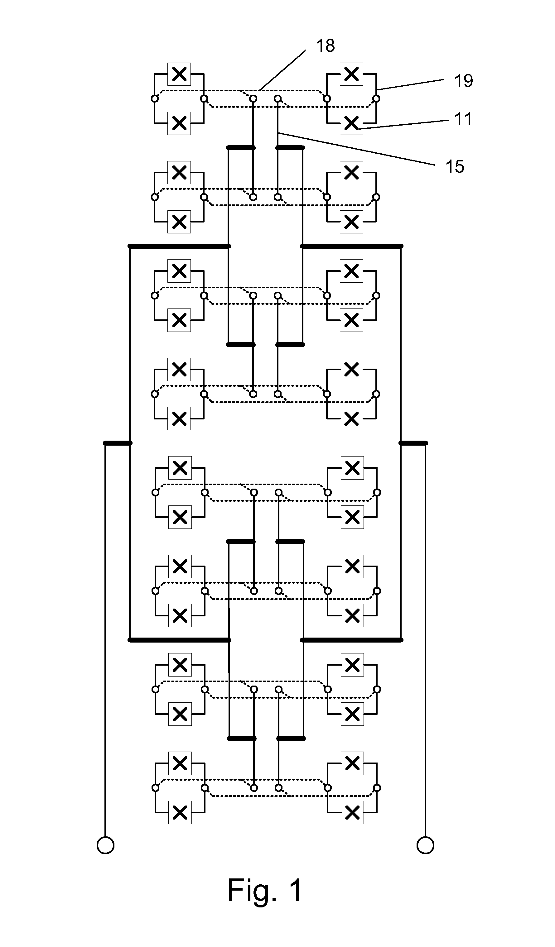 Antenna arrangement for a multi radiator base station antenna