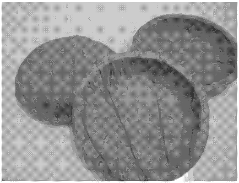 Environment-friendly and health-care lotus leaf dish and manufacturing method thereof