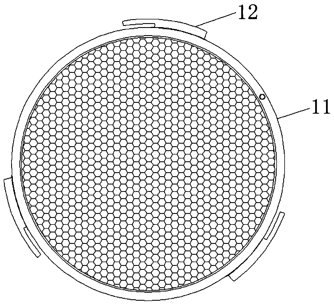 Compressed air filtering device with inner wall cleaning function