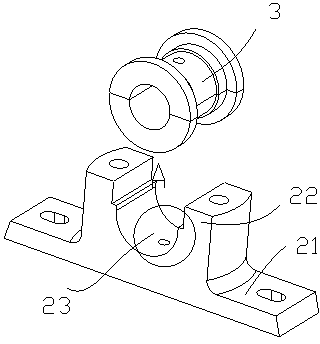 Anti-disengaging mandrel roller fixing device for caterpillar track conveyer