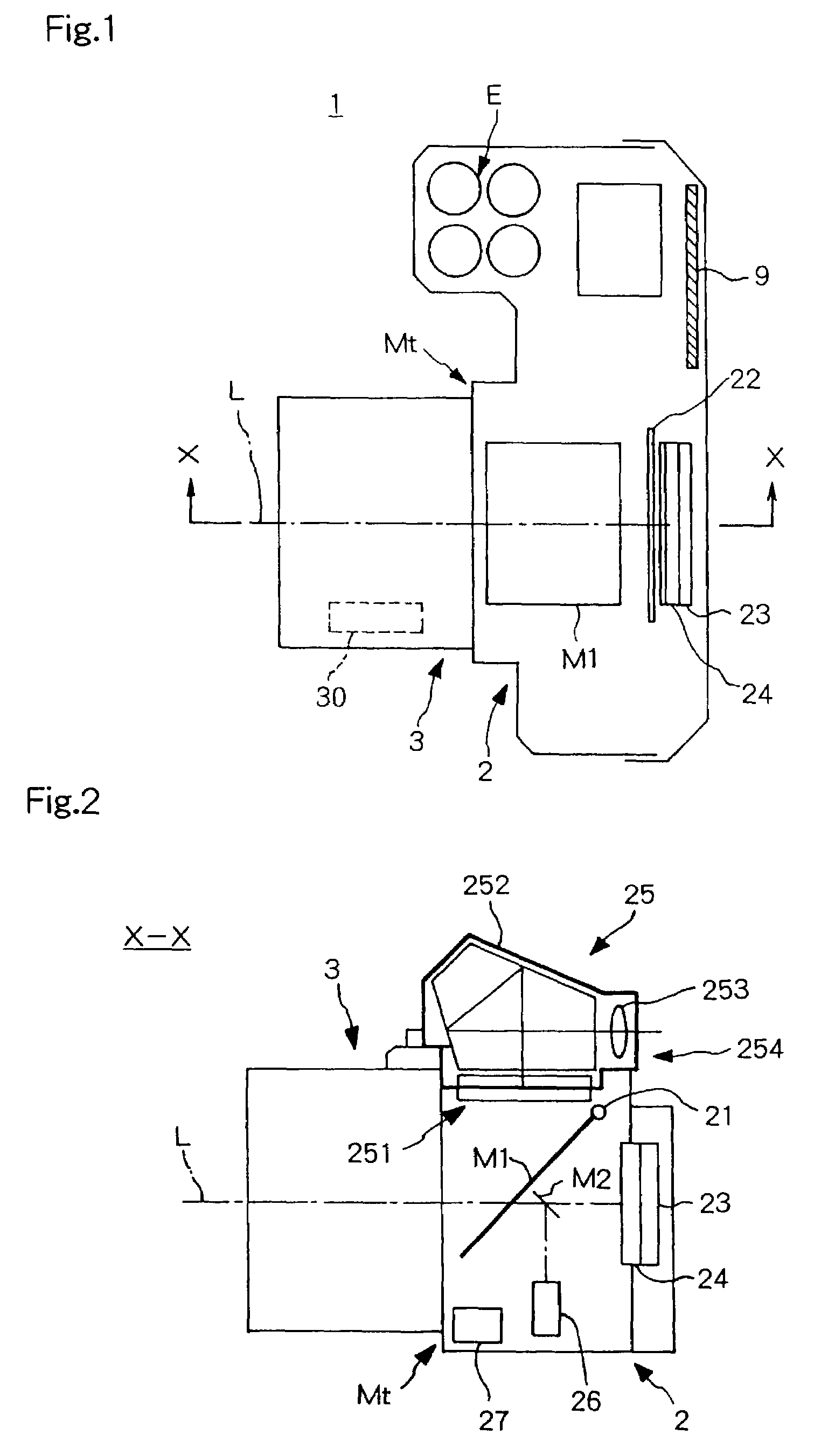 Camera body and interchangeable lens of a digital camera with image-dependent color compensation