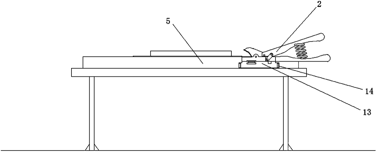 Cutting equipment for manufacturing iron picture and iron picture cutting method using equipment