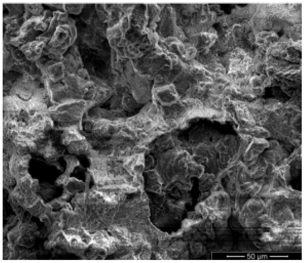 A method for preparing titanium-polyethylene porous titanium coating on the surface of titanium alloy substrate