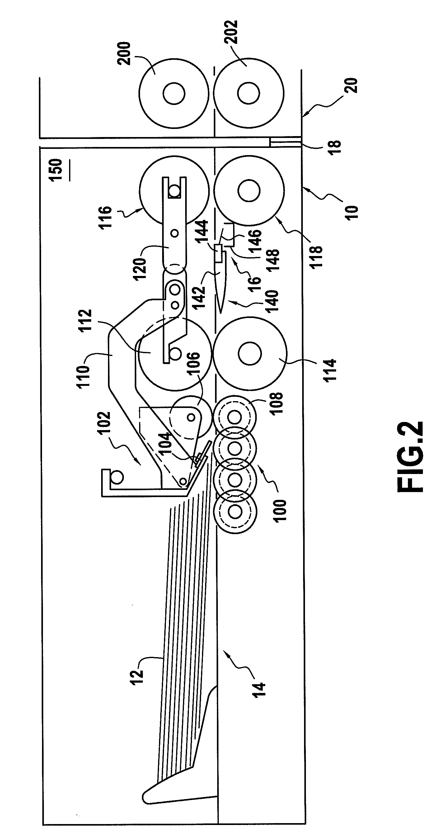 Feed module including an envelope closure device that retains water