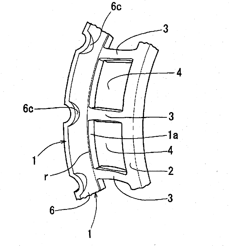 Pressed cage, self-aligning roller bearing, and method of manufacturing pressed cage