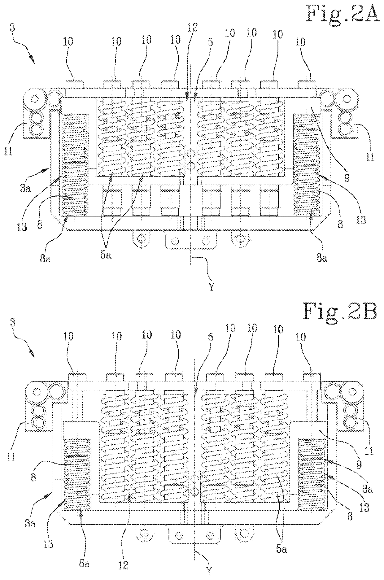 Device for regulating a cooling air flow in a vehicle