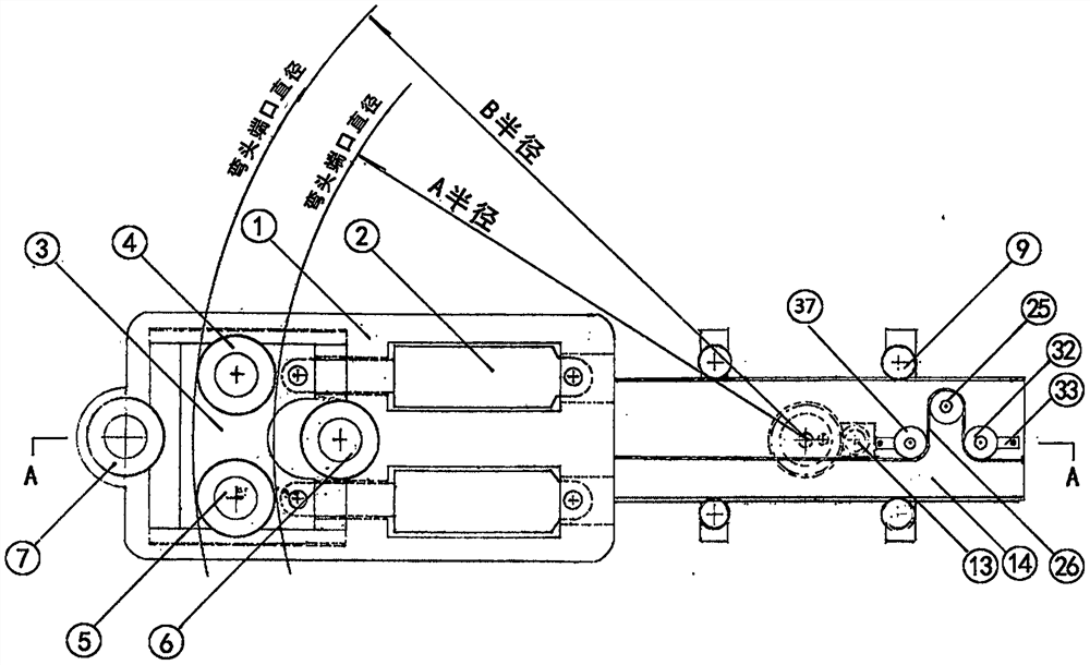 Device for correcting ovality of port of large elbow pipe fitting