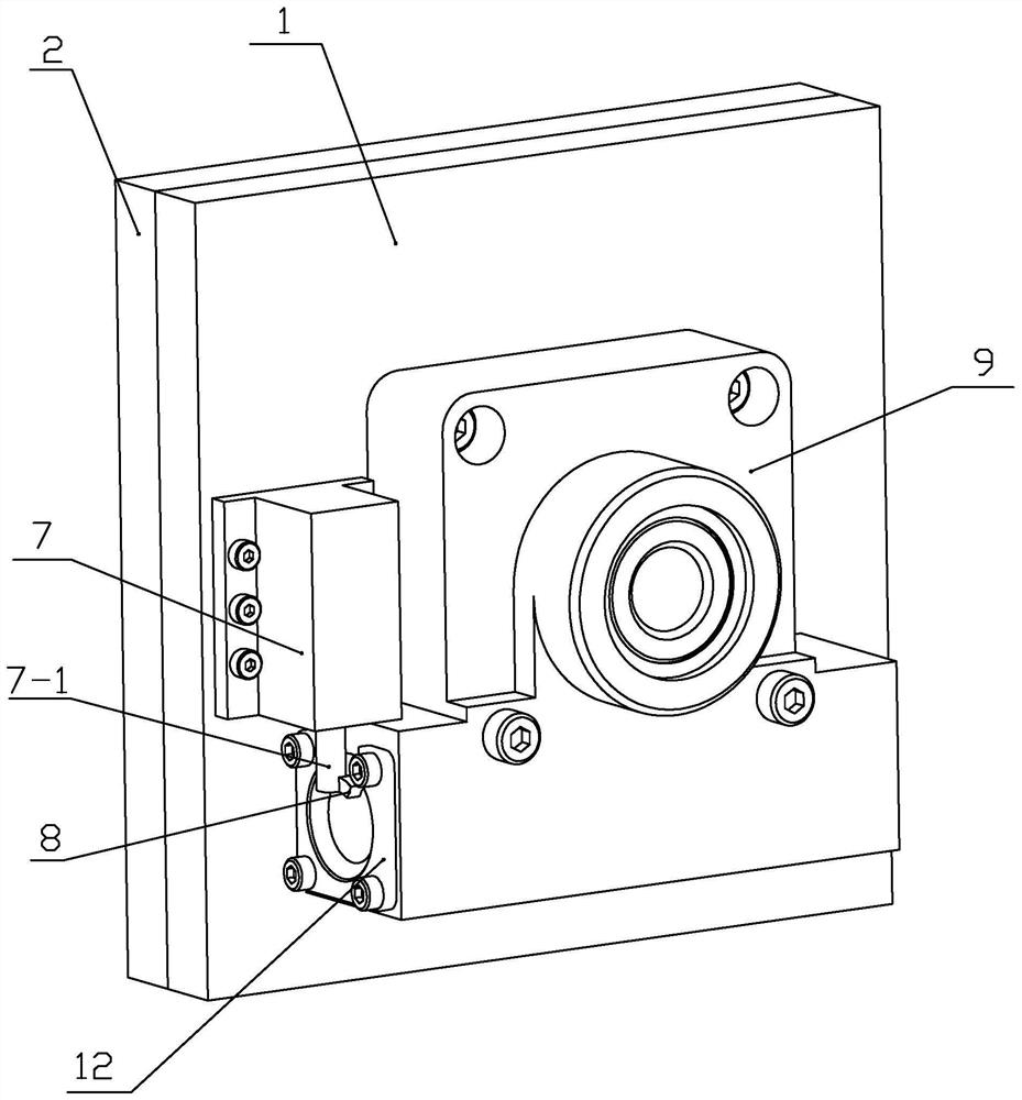 A connection unlocking mechanism based on worm drive