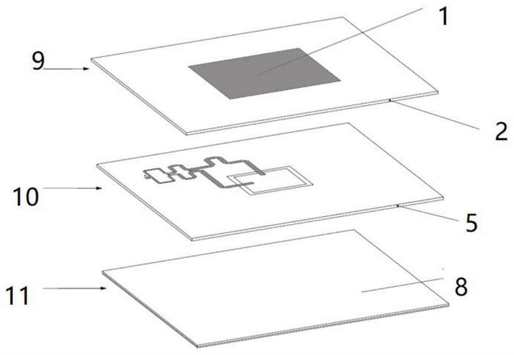 Circularly polarized microstrip antenna with broadband, high gain and low axial ratio