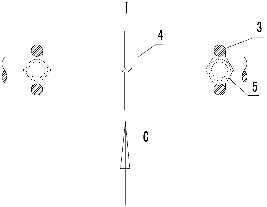 Accurate leveling device for cast-in-situ concrete flooring formed in one step and construction method